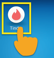 Екран на мобилно устройство с подчертана икона на приложението Tinder.