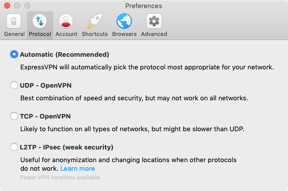 프로토콜 탭을 표시하는 ExpressVPN 기본 설정 메뉴.